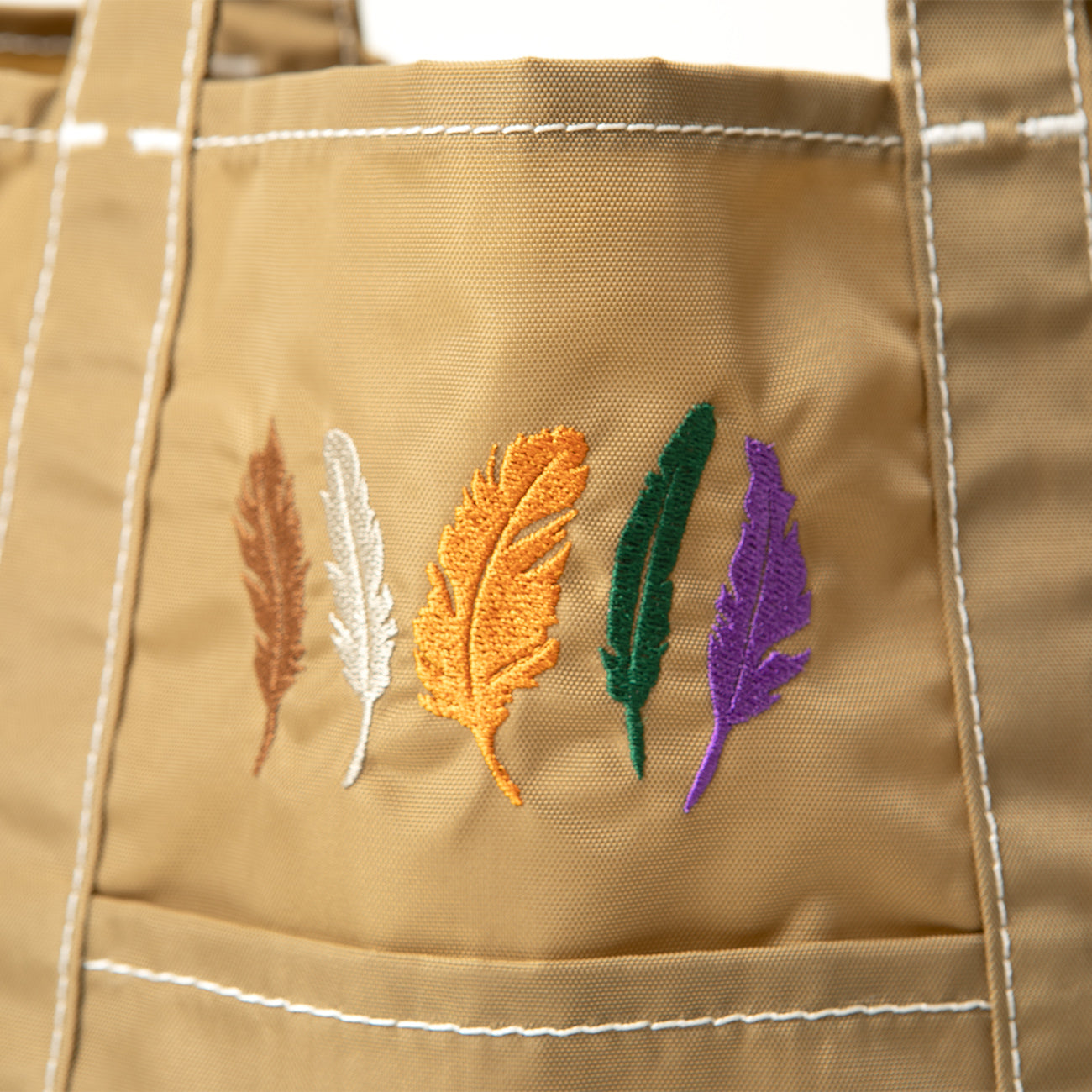 SAMPLE-BUCKEYE TOTE TAN x TAN (FEATHERS)