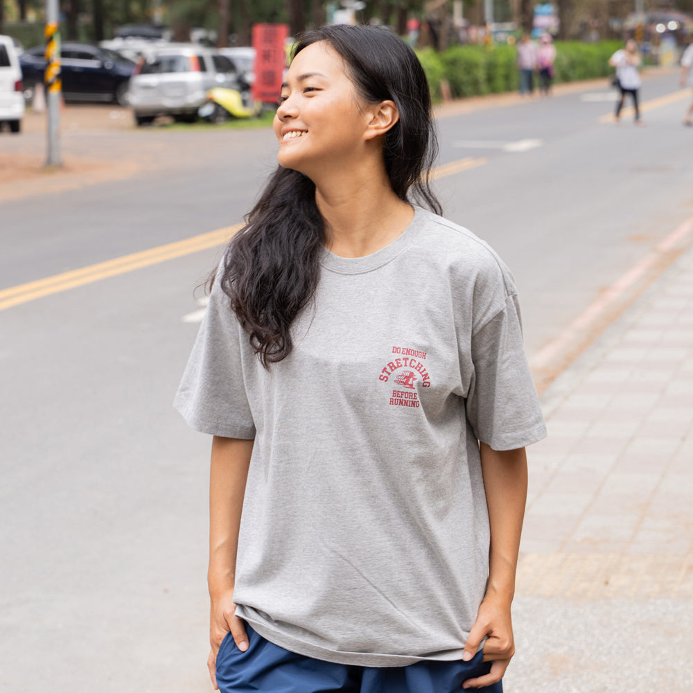 STRETCHING WITH PENGUINS TEE (GRAY) / ストレッチングウィズペンギンティー (グレー)