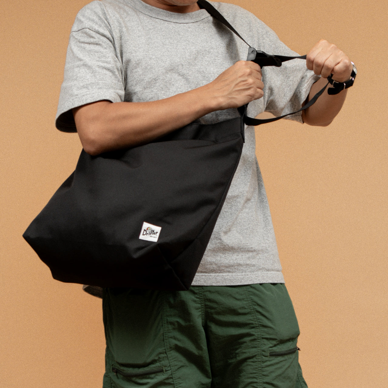 プレーンショルダーバッグ