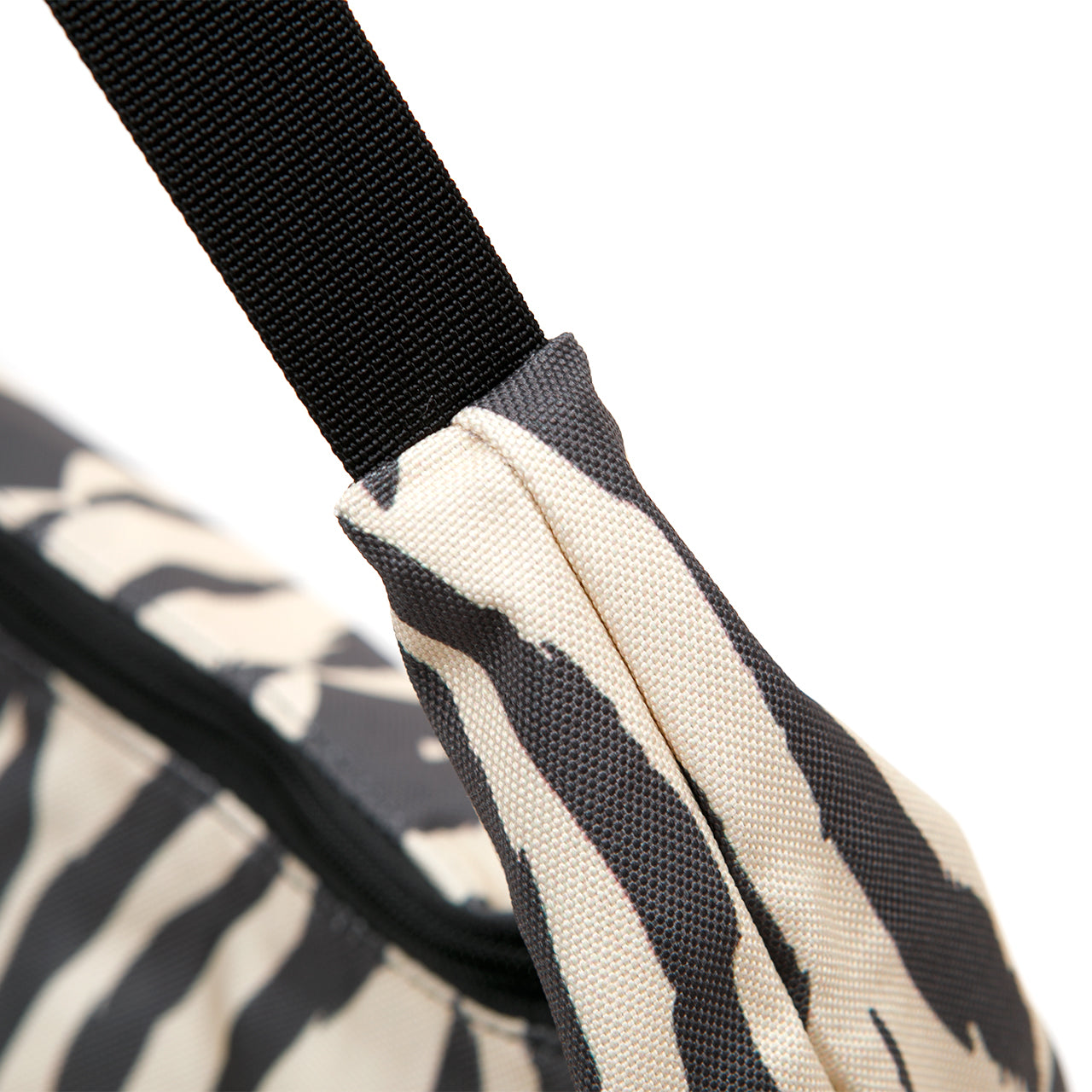 SAMPLE-CRESCENT BAG BLACK LEOPARD (STAR Fantastic)