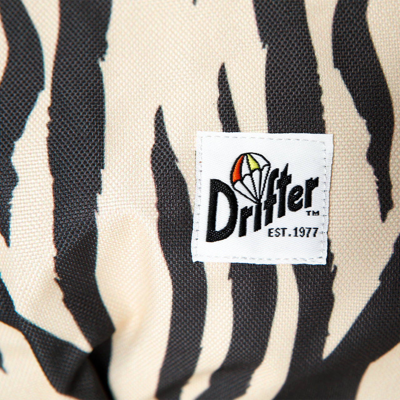 SAMPLE-CRESCENT BAG BLACK LEOPARD (STAR Fantastic)