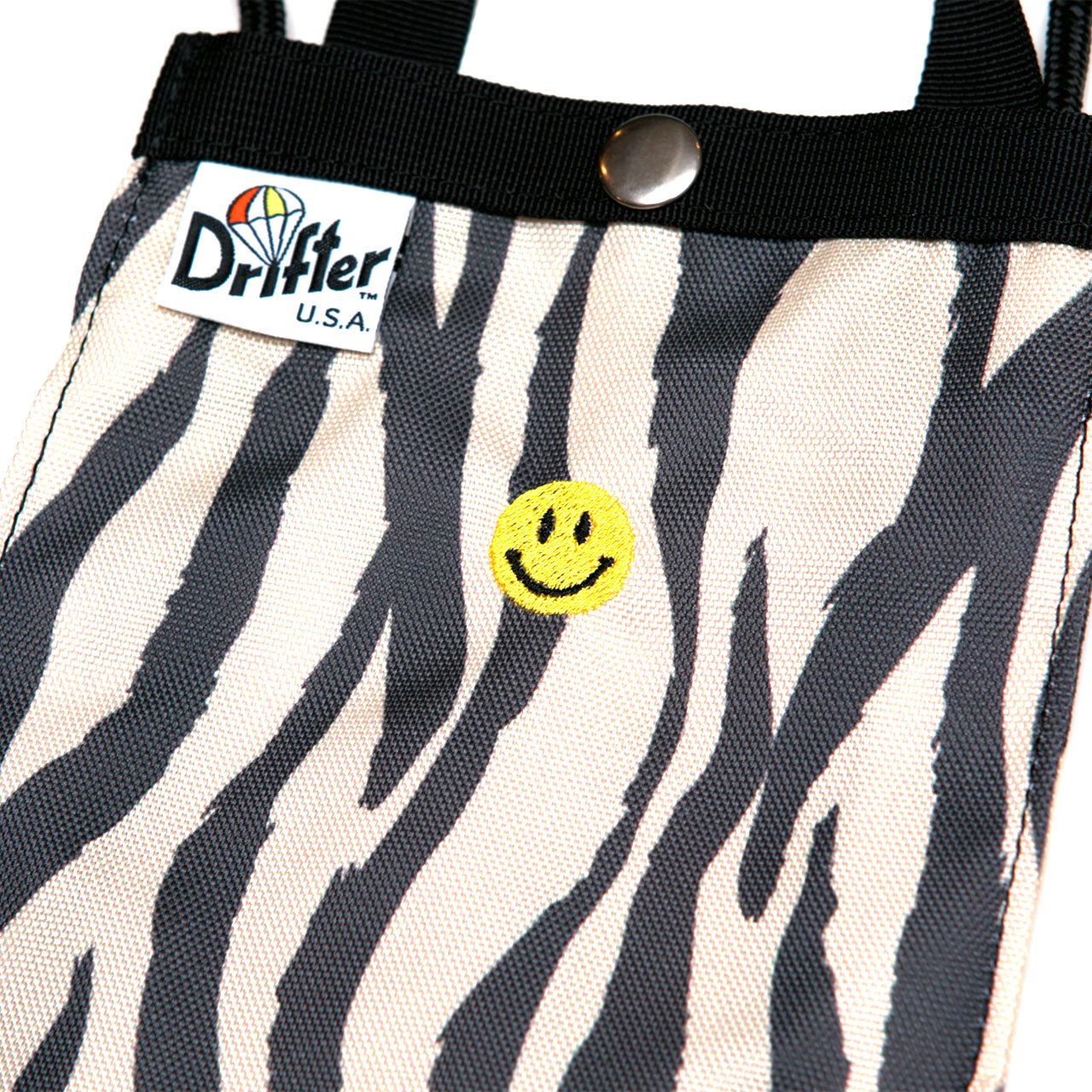 SAMPLE-EASY STRING POUCH DESERT ZEBRA (SMILE)
