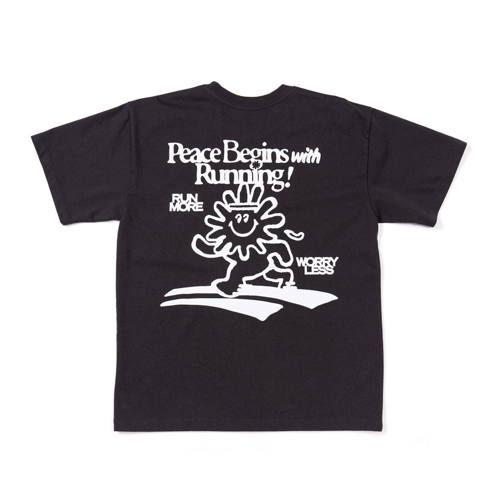 PEACE BEGINS WITH RUNNING ATHLEISURE TEE  (JET BLACK) / ピースビギンズウィズランニングアスレジャーティー (ジェットブラック)