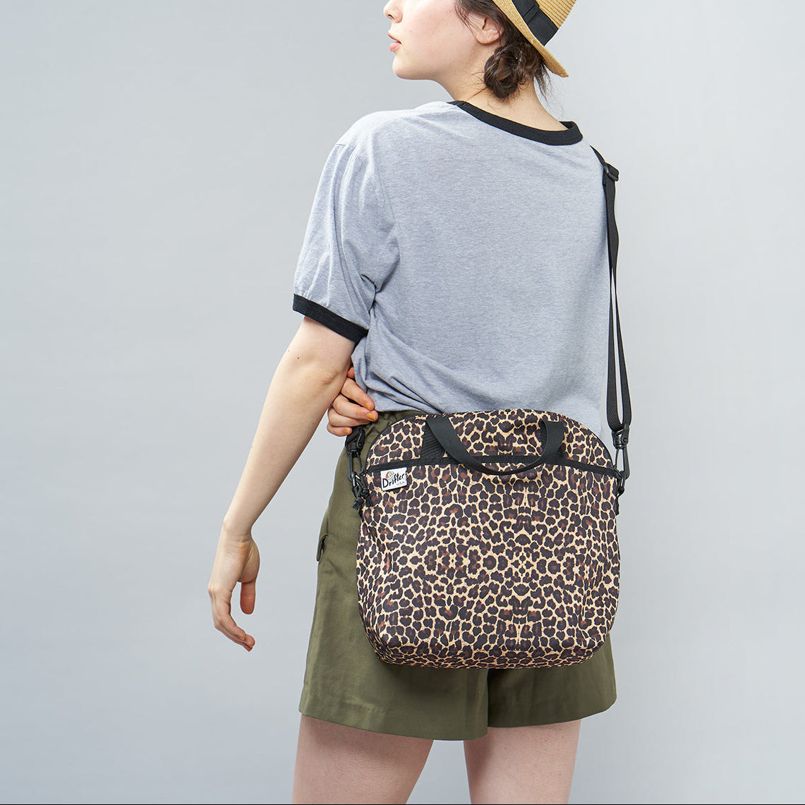 ラウンドショルダーバッグ